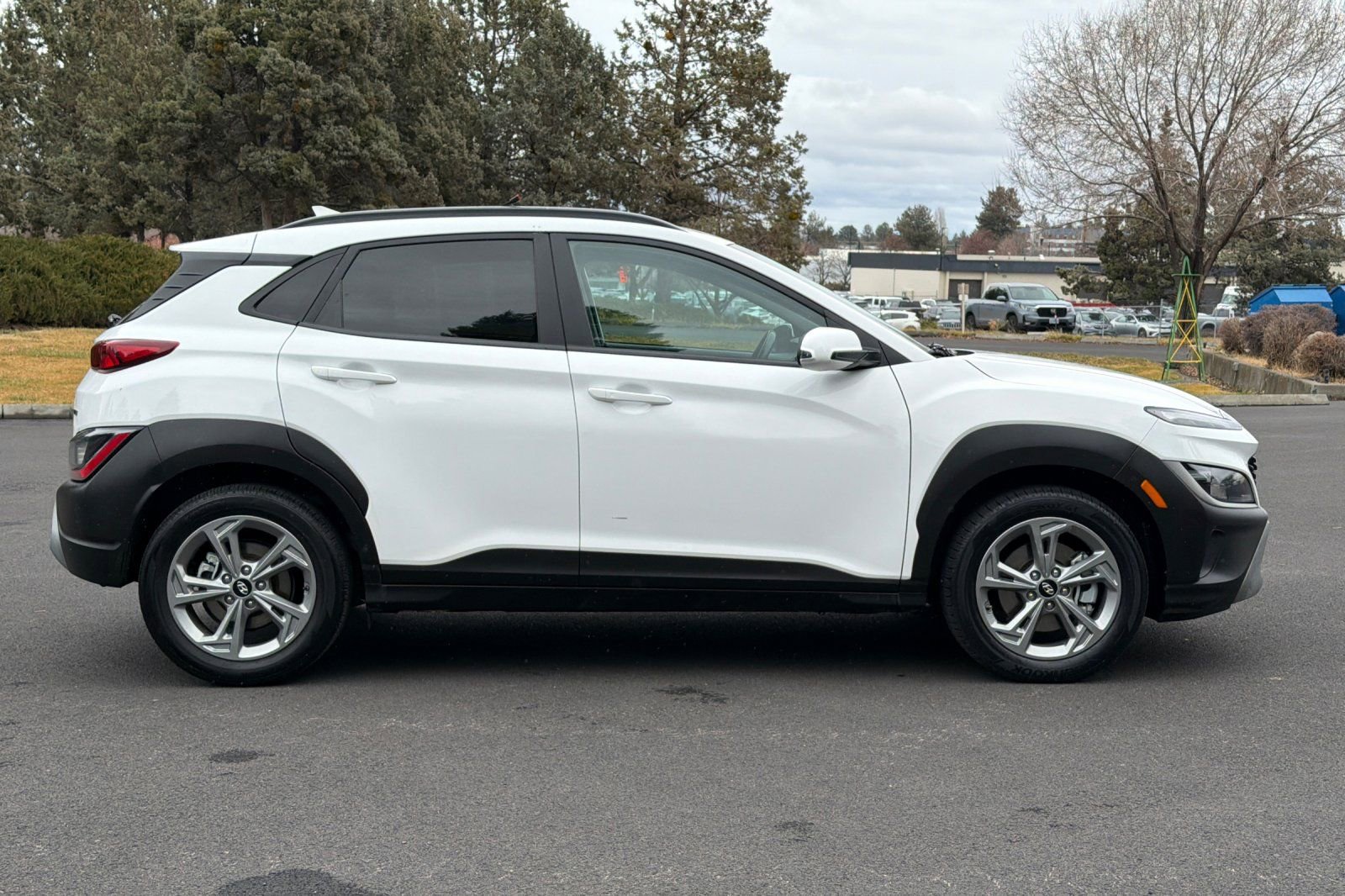 Used 2023 Hyundai Kona SEL w/ Convenience Package image 3