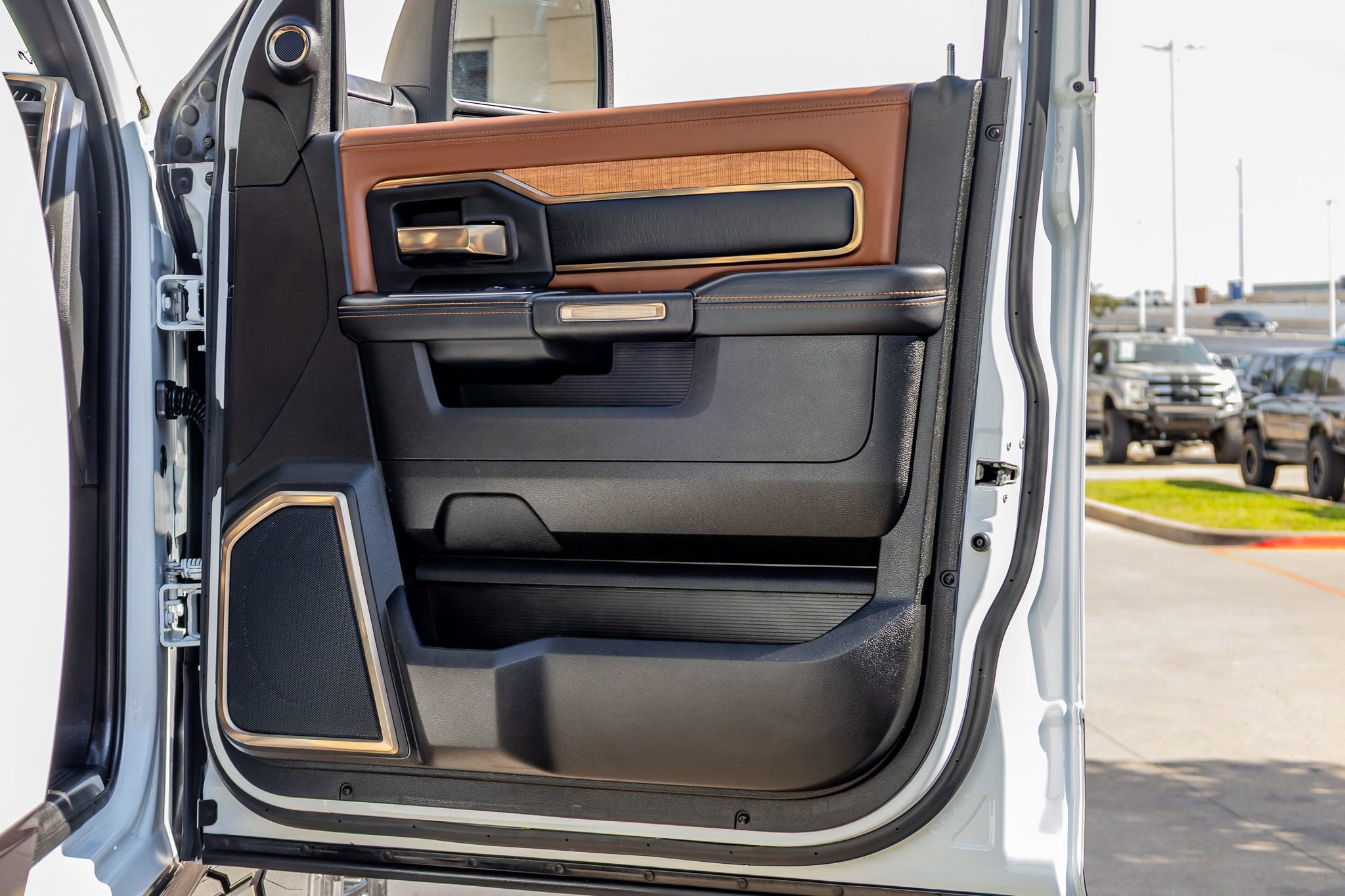 Used 2024 RAM 2500 Limited w/ Safety Group image 39