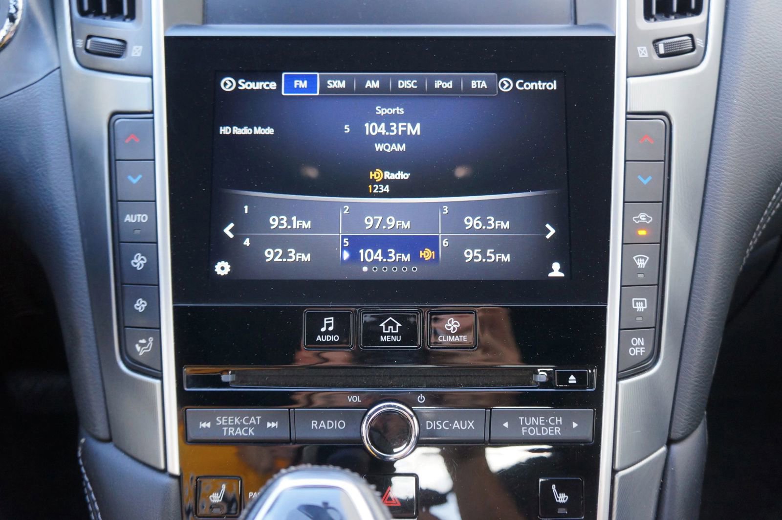 Used 2018 INFINITI Q60 3.0t Luxe w/ Sensory Package 3.0T Luxe AWD/4WD image 39