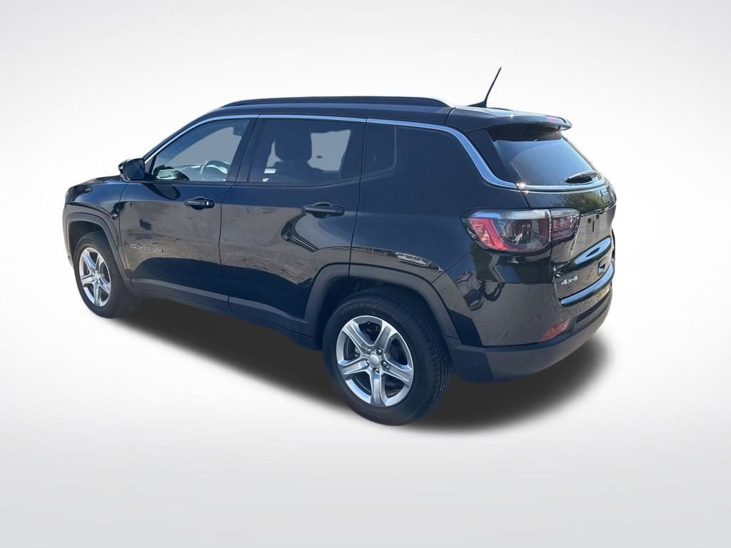 Used 2024 Jeep Compass Latitude image 13