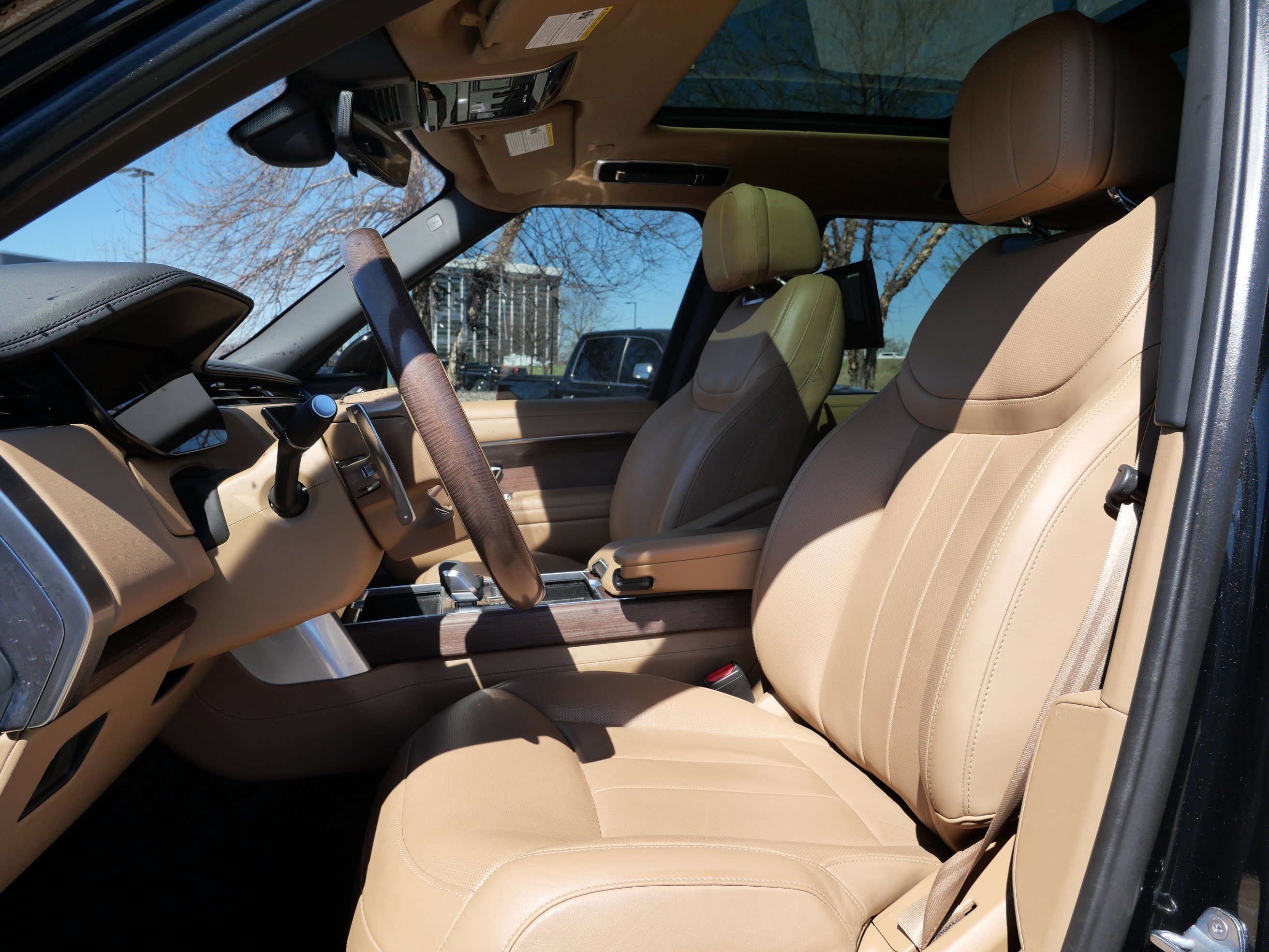 Certified 2023 Land Rover Range Rover Long Wheelbase Autobiography AWD/4WD image 12