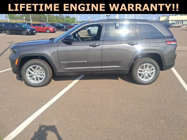 Used 2025 Jeep Grand Cherokee Laredo X w/ Trailer Tow Package AWD/4WD image 31
