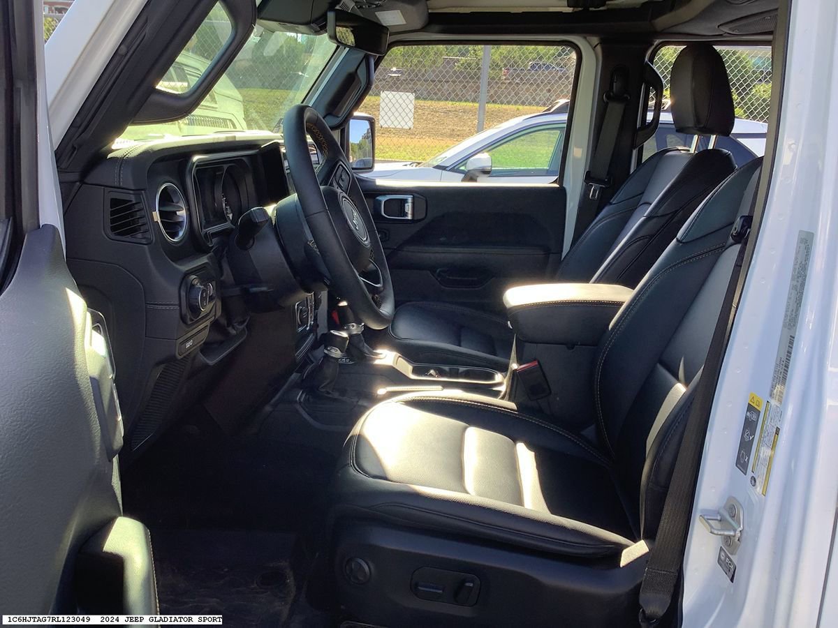 Used 2024 Jeep Gladiator Sport AWD/4WD image 14