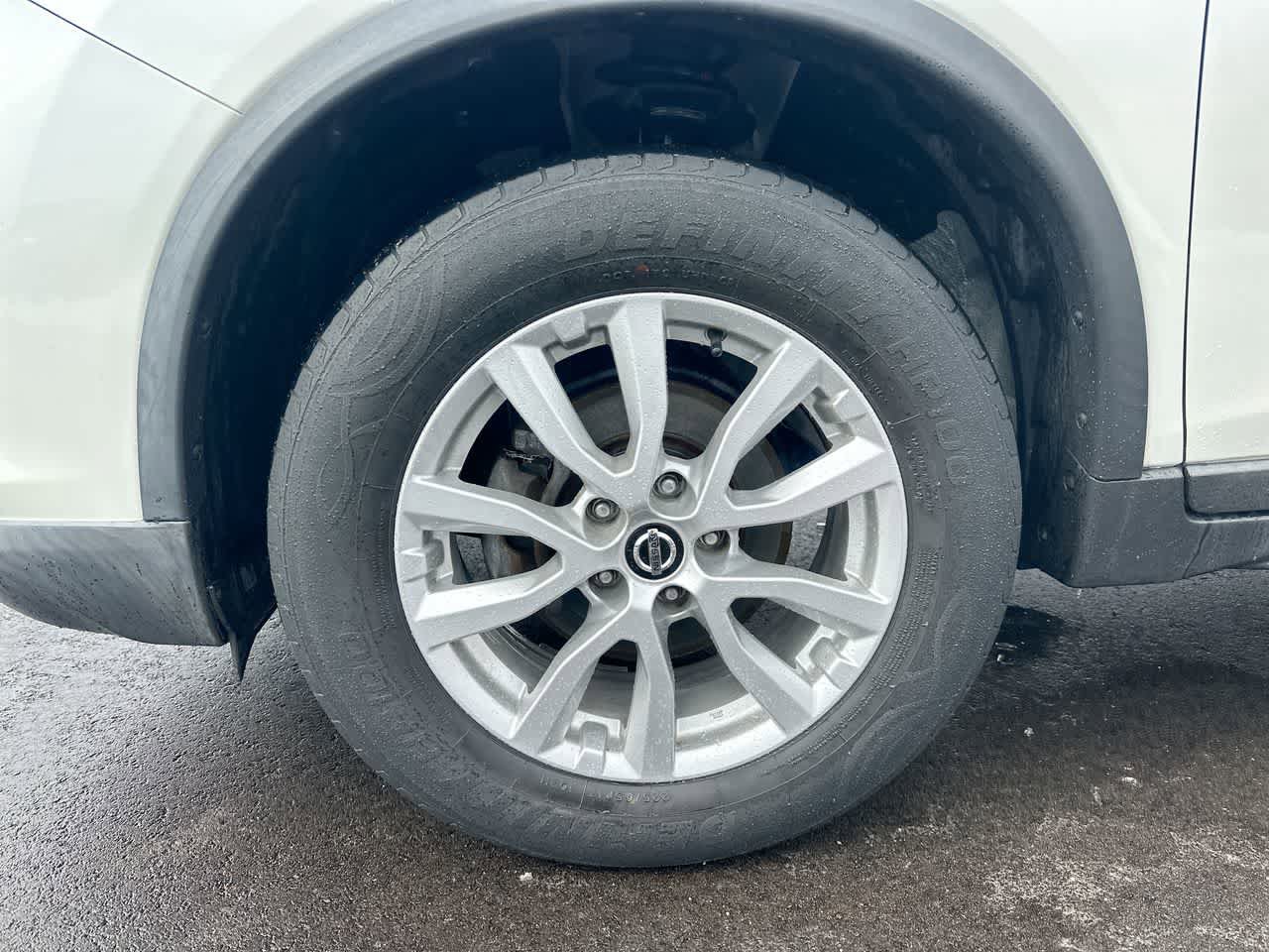 Used 2018 Nissan Rogue SV image 19