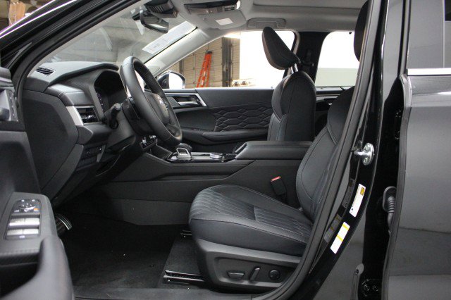 New 2025 Mitsubishi Outlander SEL image 6