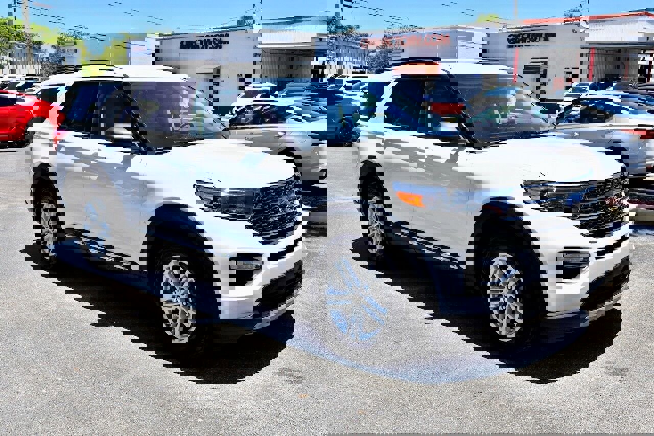 Used 2024 Ford Explorer XLT w/ Equipment Group 202A image 1