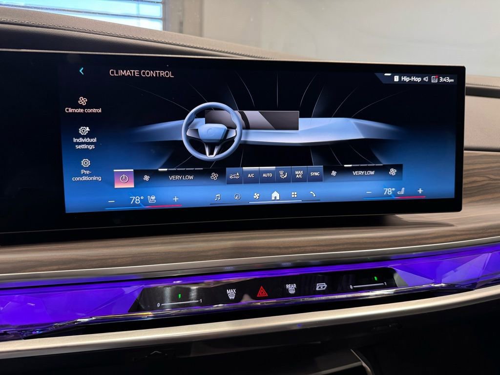 Used 2025 BMW 760i xDrive image 29