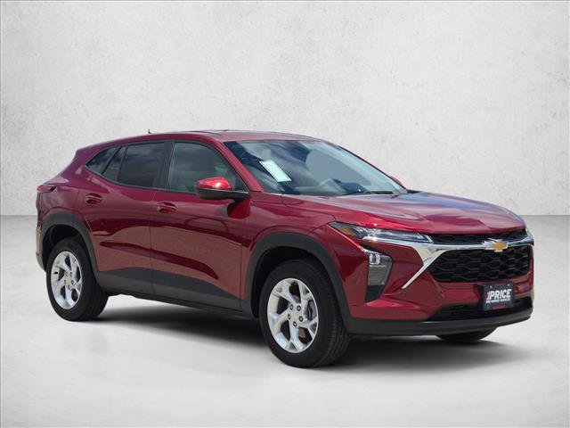 Used 2025 Chevrolet Trax LS w/ LS Convenience Package FWD image 3