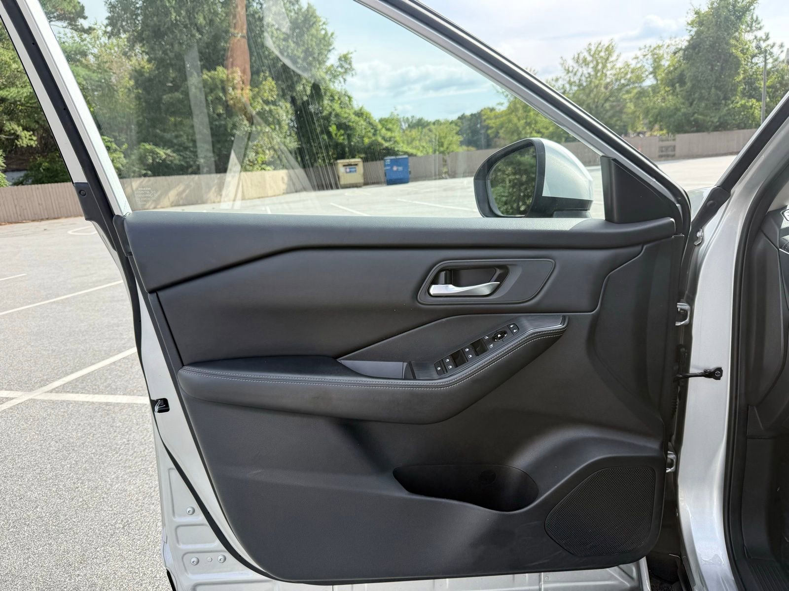 Used 2024 Nissan Rogue SV image 11