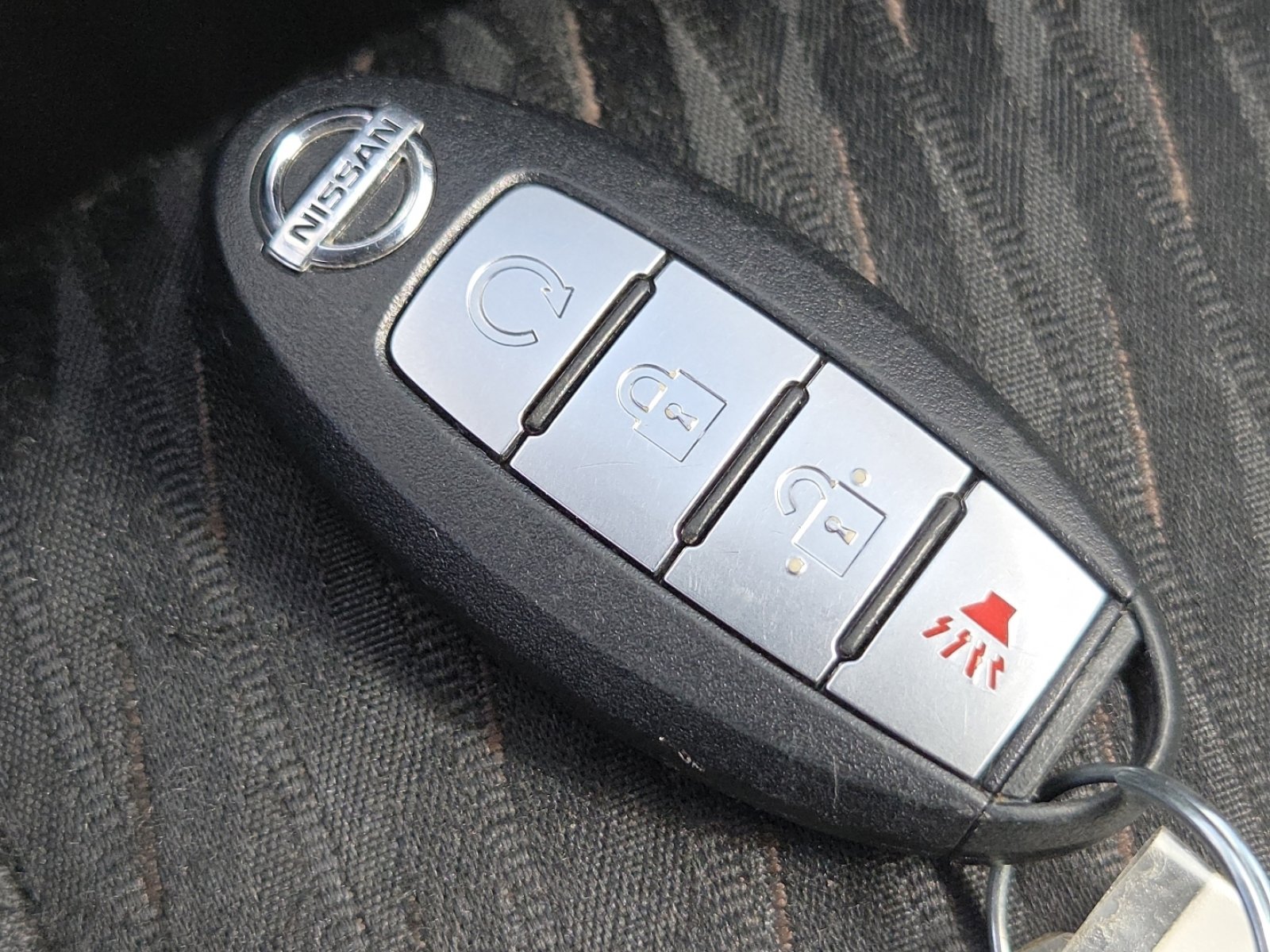 Used 2017 Nissan Rogue SV image 32