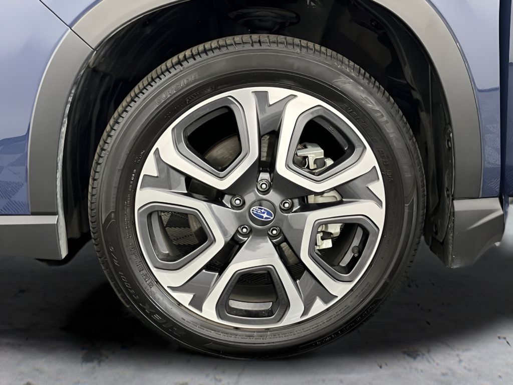 Used 2023 Subaru Ascent Limited w/ Technology Package AWD/4WD image 9