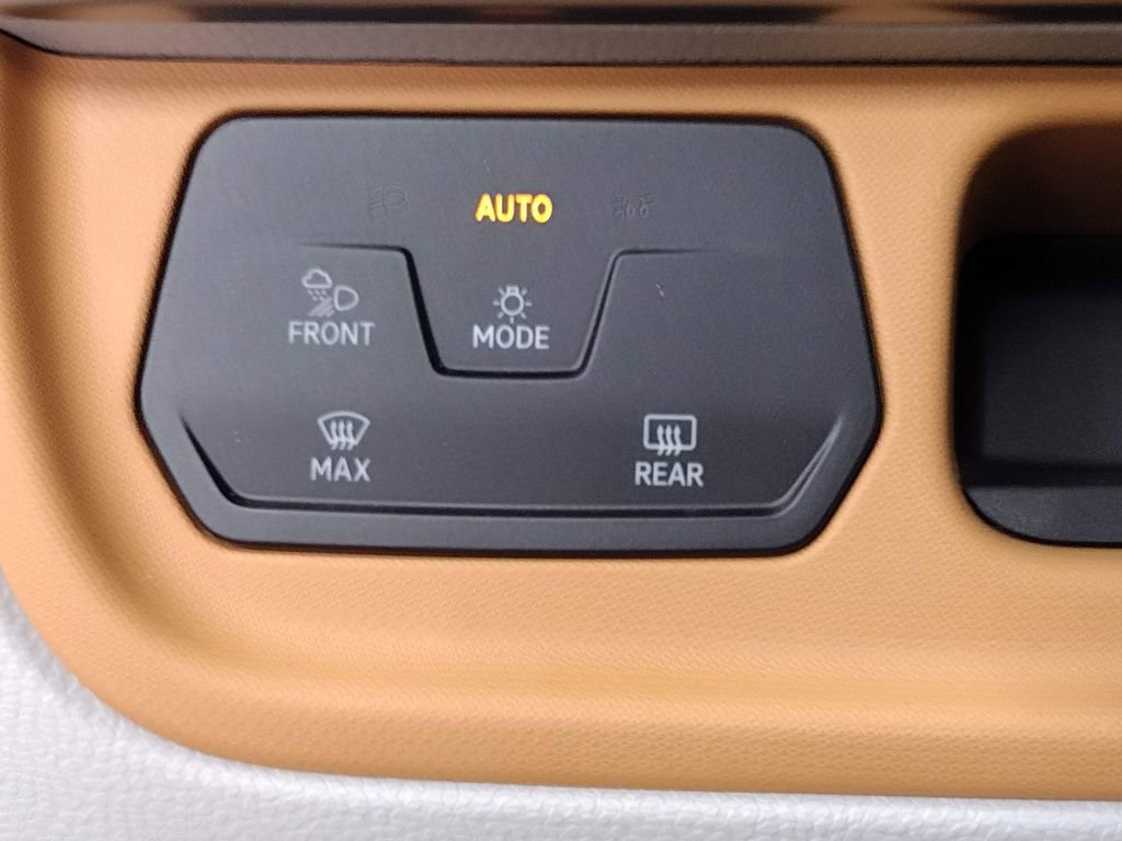 New 2025 Volkswagen ID. Buzz 1st Edition image 31