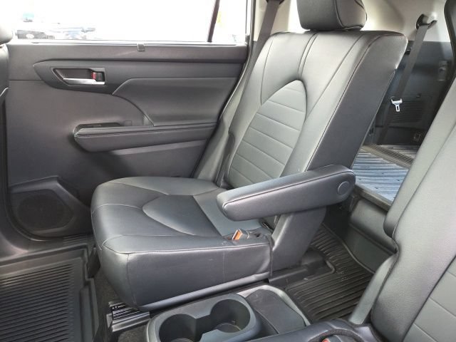 Used 2026 Toyota Highlander XLE AWD/4WD image 25