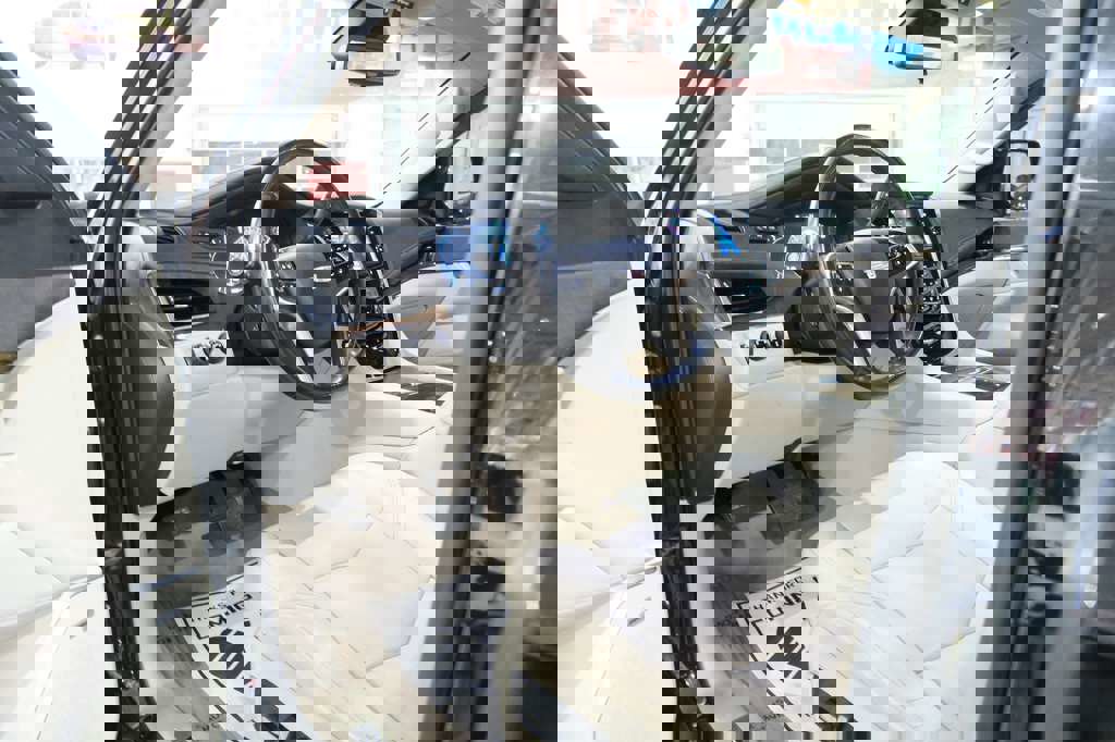 Used 2019 Cadillac Escalade ESV Luxury image 16