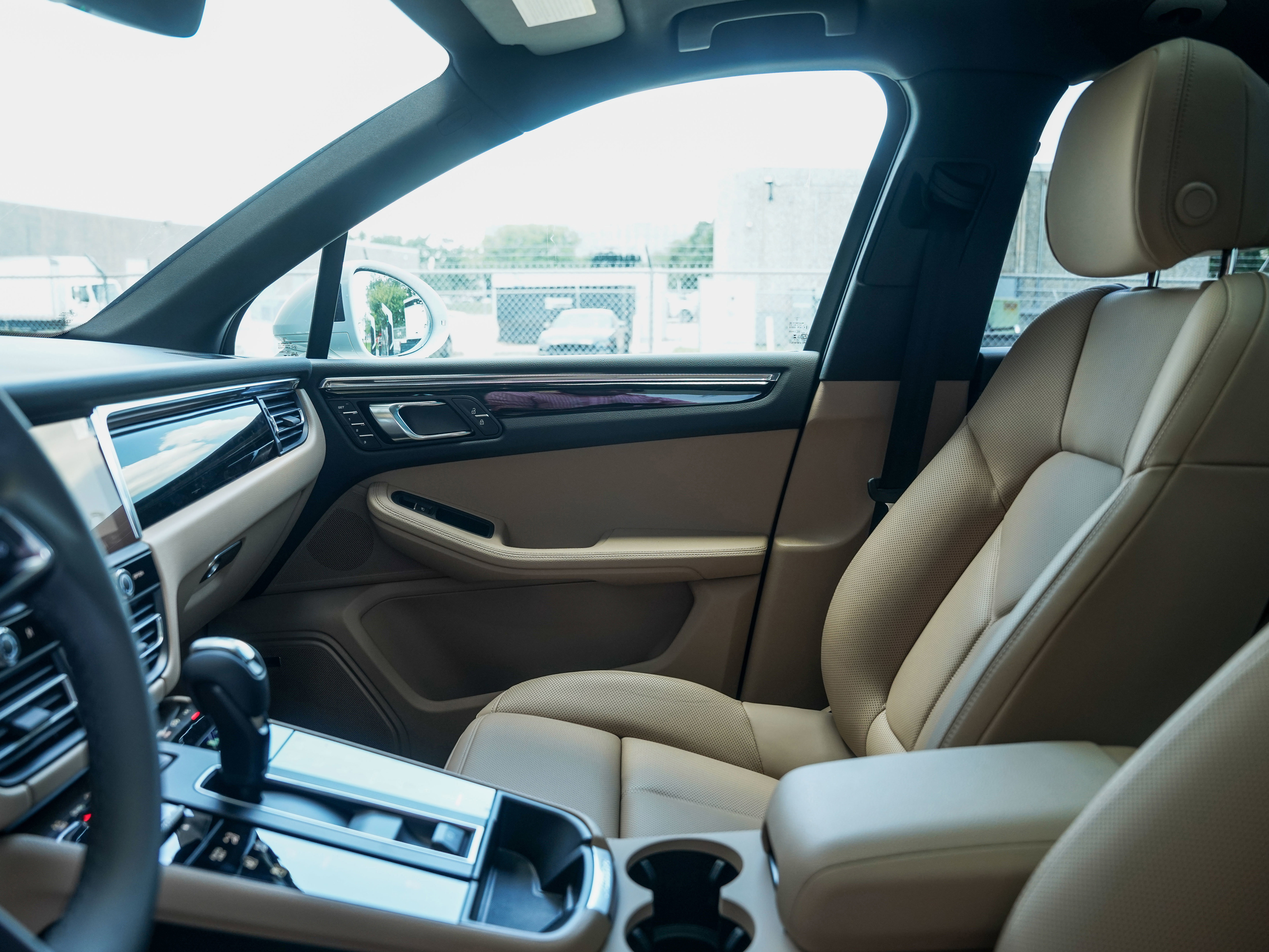 Certified 2025 Porsche Macan image 22