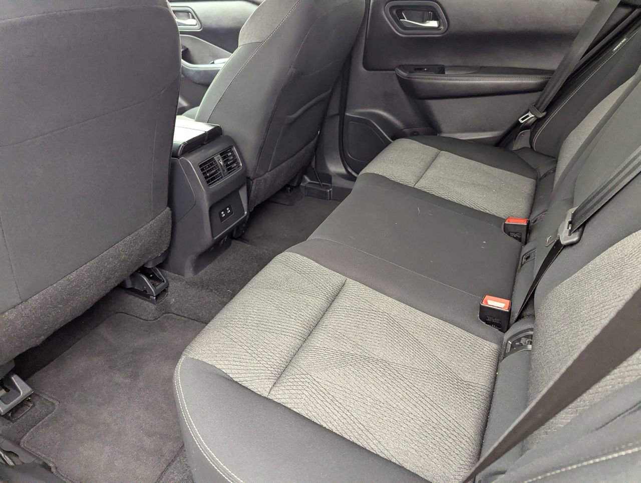 Certified 2025 Nissan Rogue SV FWD image 15