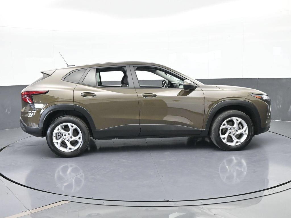 Used 2024 Chevrolet Trax LS w/ LS Convenience Package FWD image 7