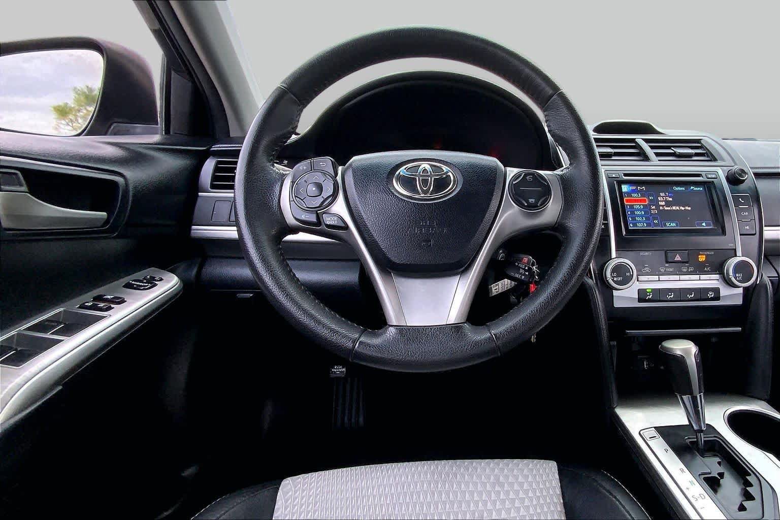 Used 2012 Toyota Camry SE FWD image 6
