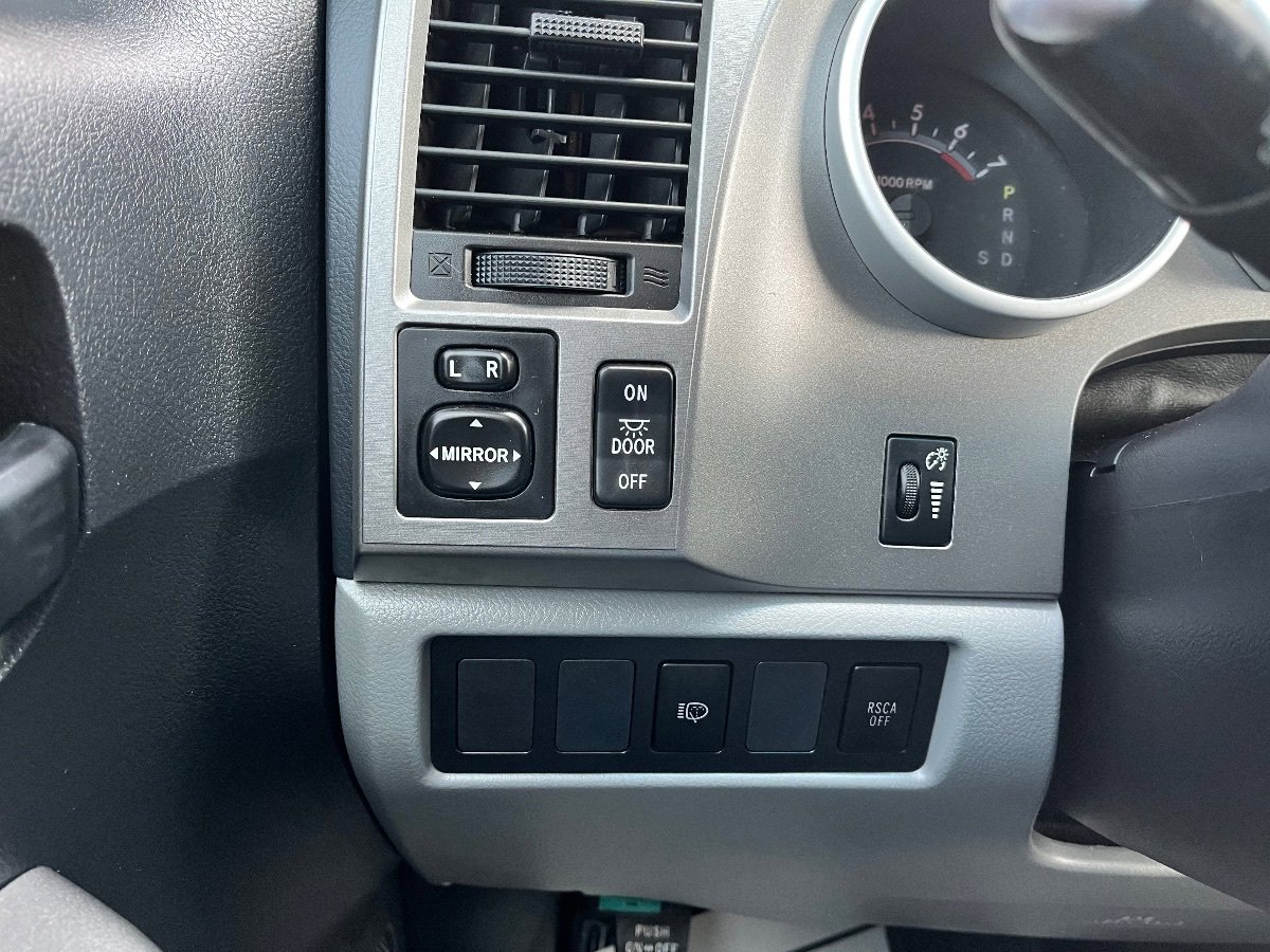 Used 2014 Toyota Sequoia SR5 AWD/4WD image 23