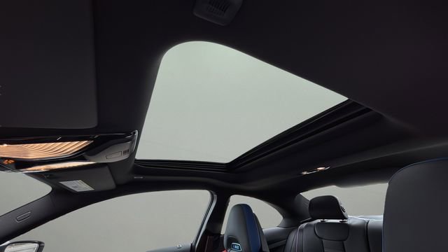 Used 2025 BMW M2 w/ Lighting Package image 18