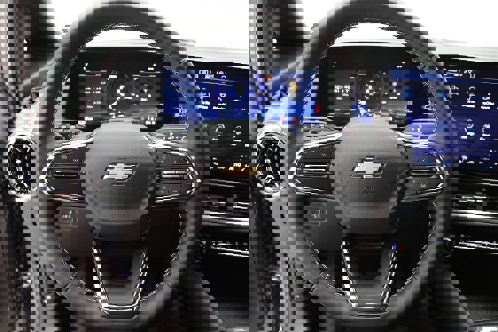 Used 2026 Chevrolet Equinox EV LT w/ Comfort Package image 17