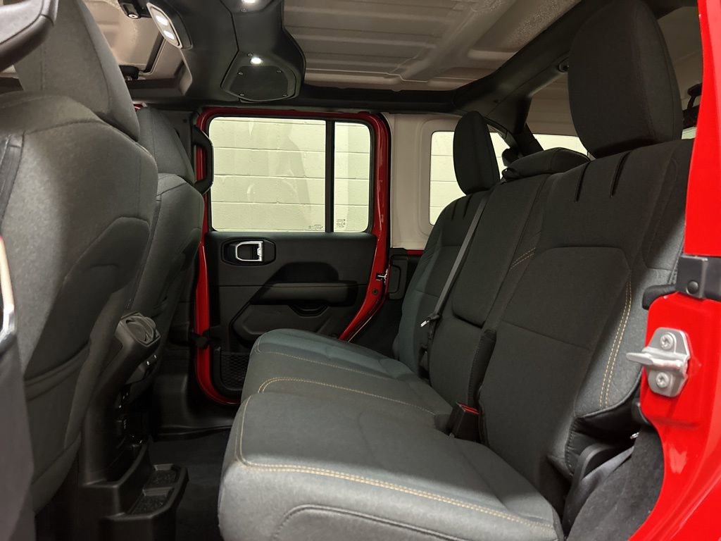 Used 2025 Jeep Wrangler Unlimited Sahara image 8