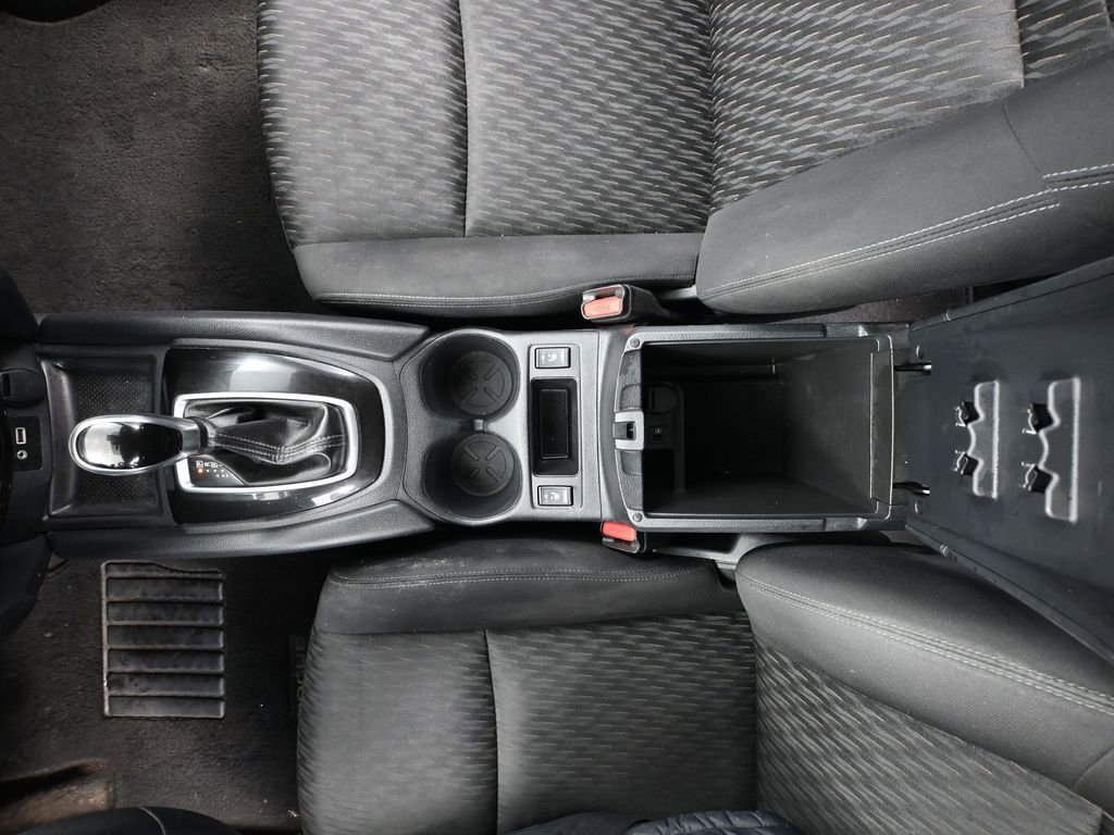 Used 2020 Nissan Rogue SV image 32