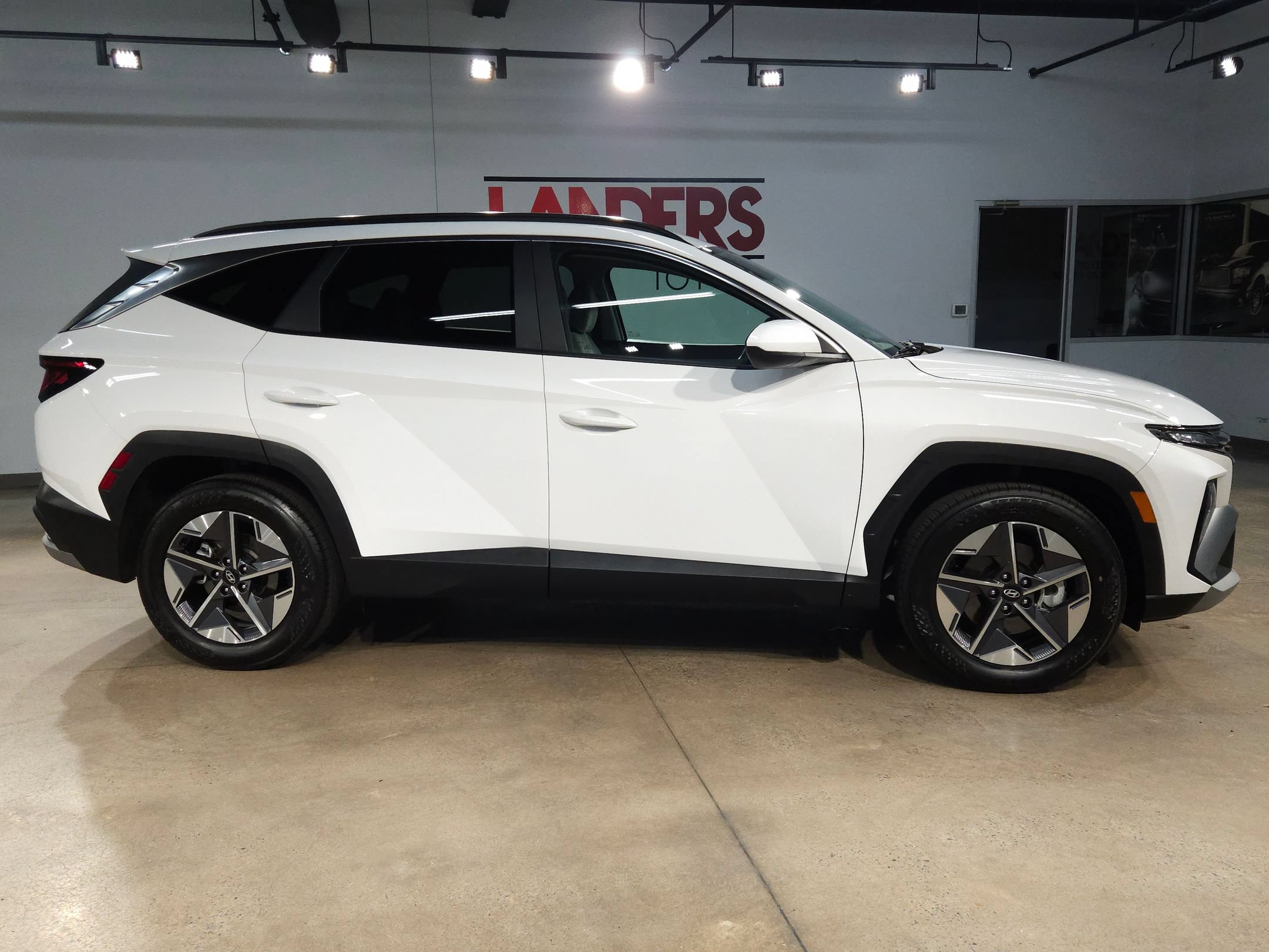 Used 2025 Hyundai Tucson SEL FWD image 8