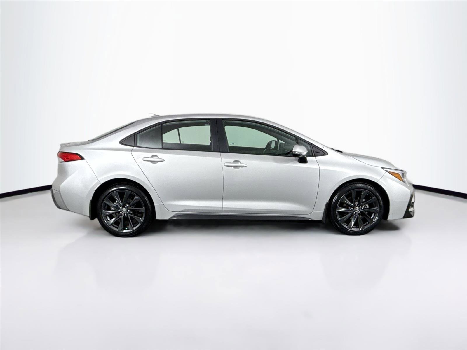 Certified 2025 Toyota Corolla SE image 5