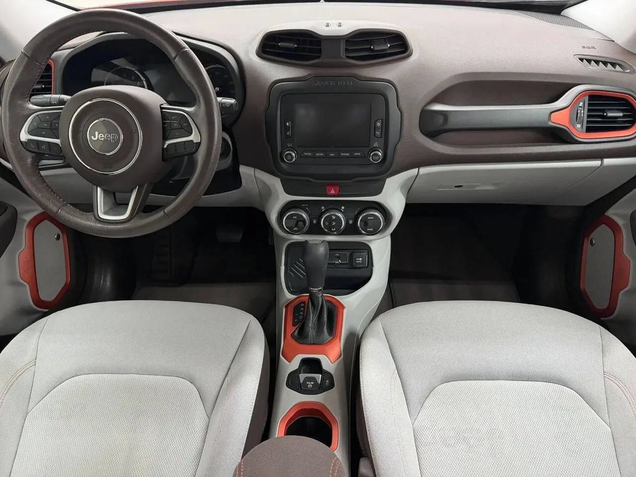 Used 2017 Jeep Renegade Latitude FWD image 2
