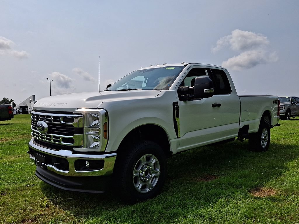 New 2026 Ford F350 XLT w/ FX4 Off-Road Package AWD/4WD image 2