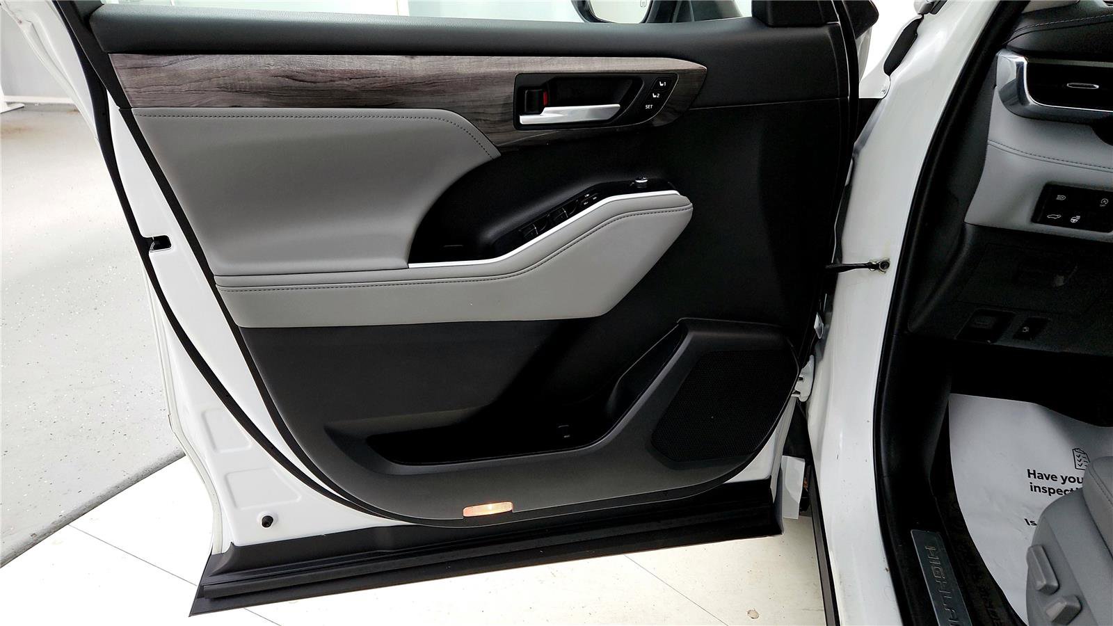 Used 2023 Toyota Highlander Limited image 39