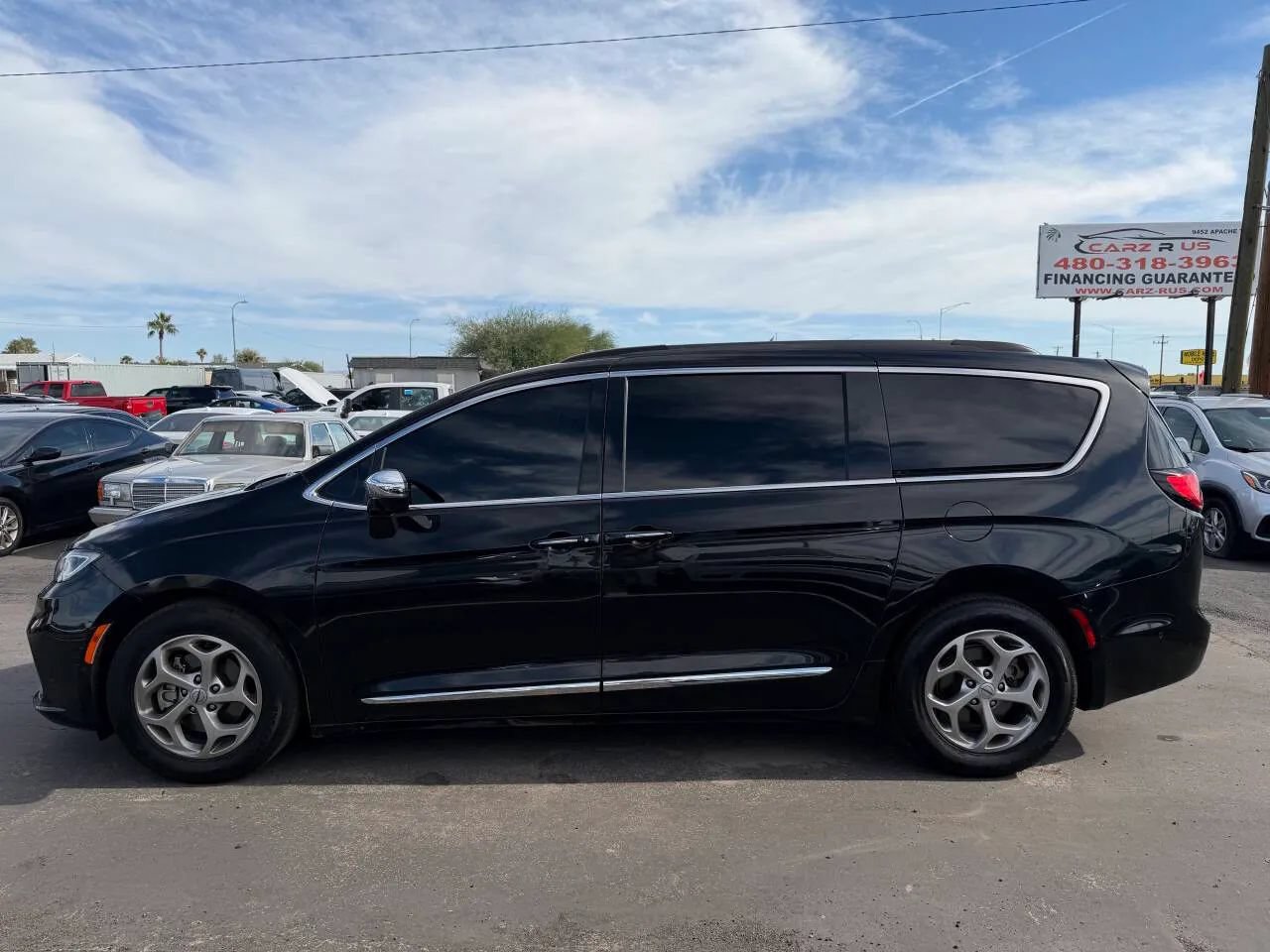 Used 2022 Chrysler Pacifica Limited FWD image 3