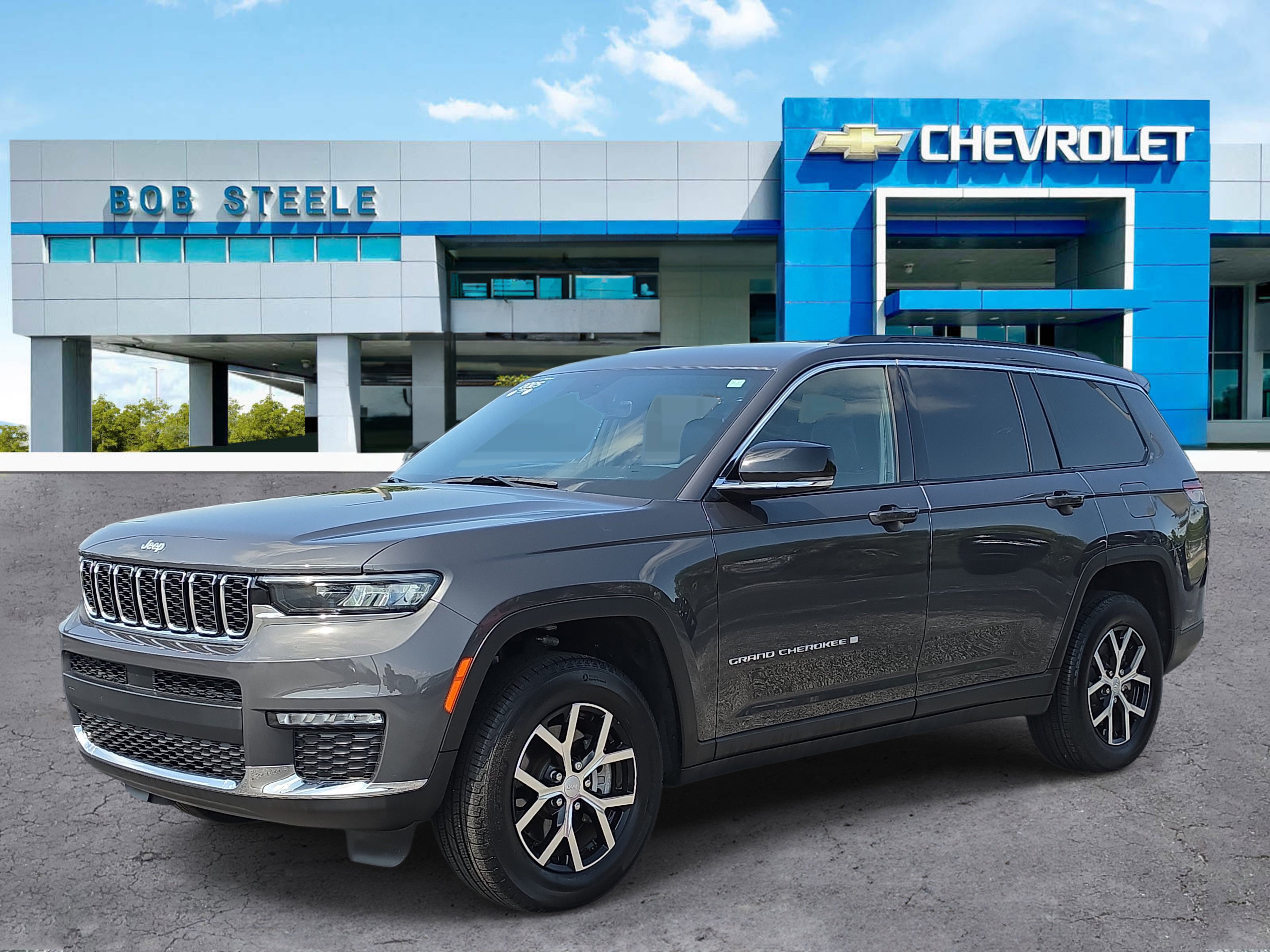 Used 2025 Jeep Grand Cherokee L Limited w/ Trailer Tow Package AWD/4WD image 2