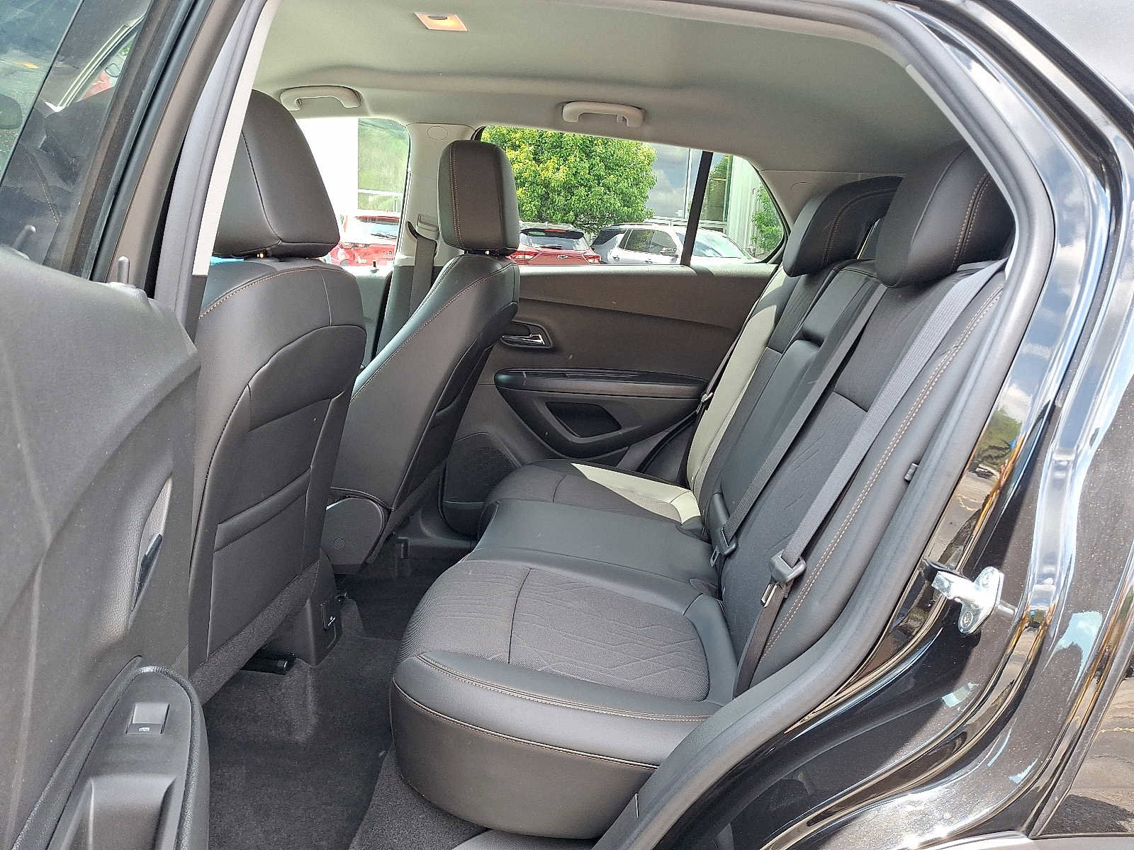 Used 2022 Chevrolet Trax LT w/ LT Convenience Package AWD/4WD image 10