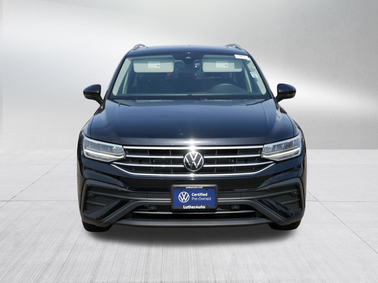Certified 2023 Volkswagen Tiguan SE w/ Panoramic Sunroof Package image 2