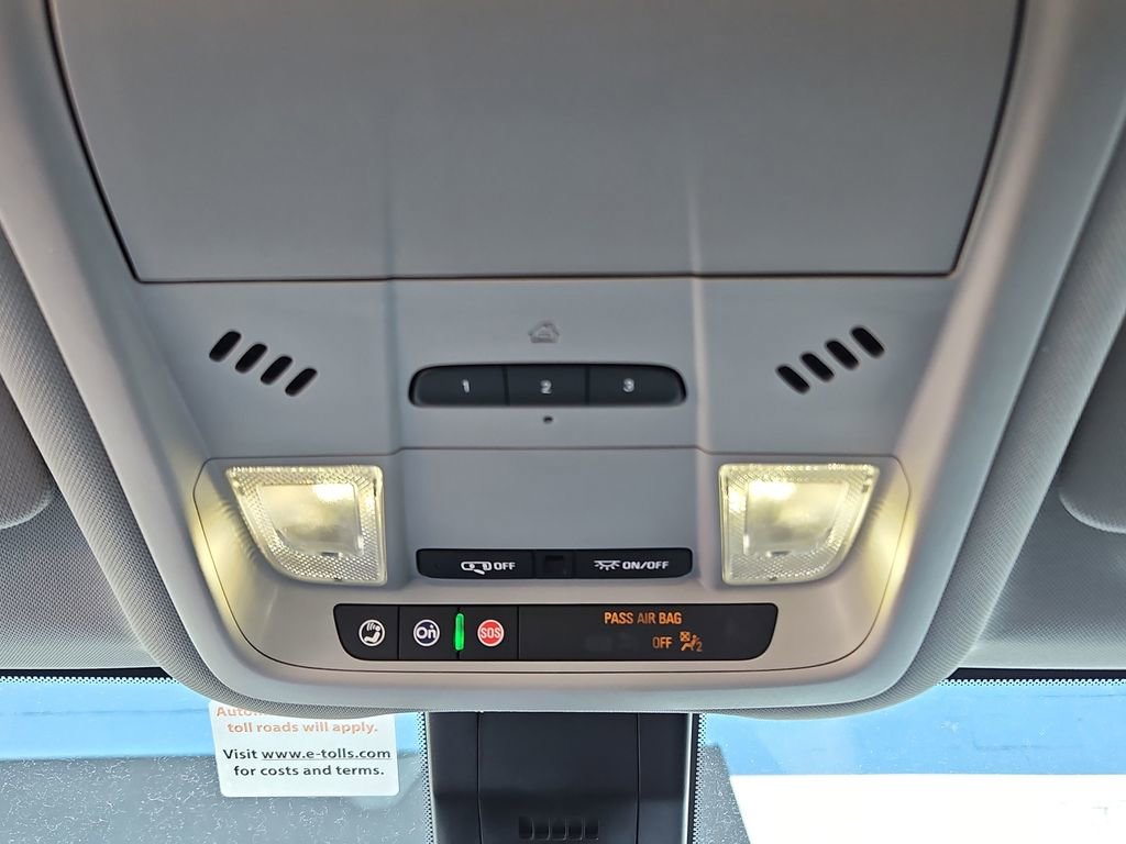 Used 2024 GMC Terrain SLT image 21