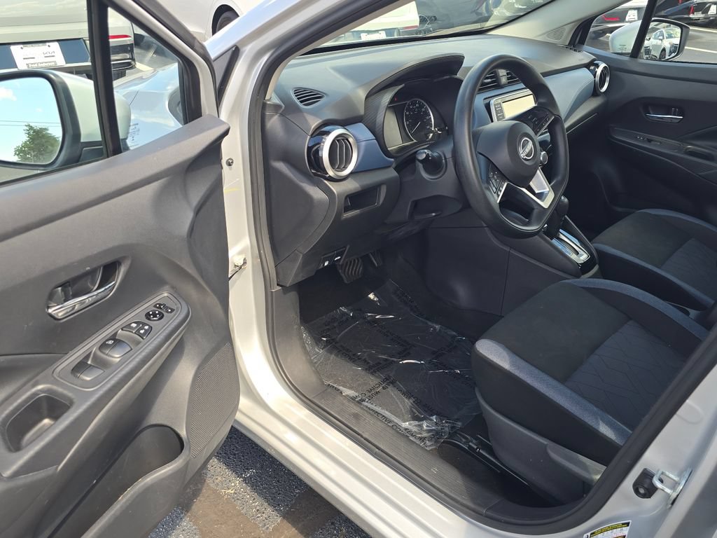 Used 2025 Nissan Versa SV FWD image 9