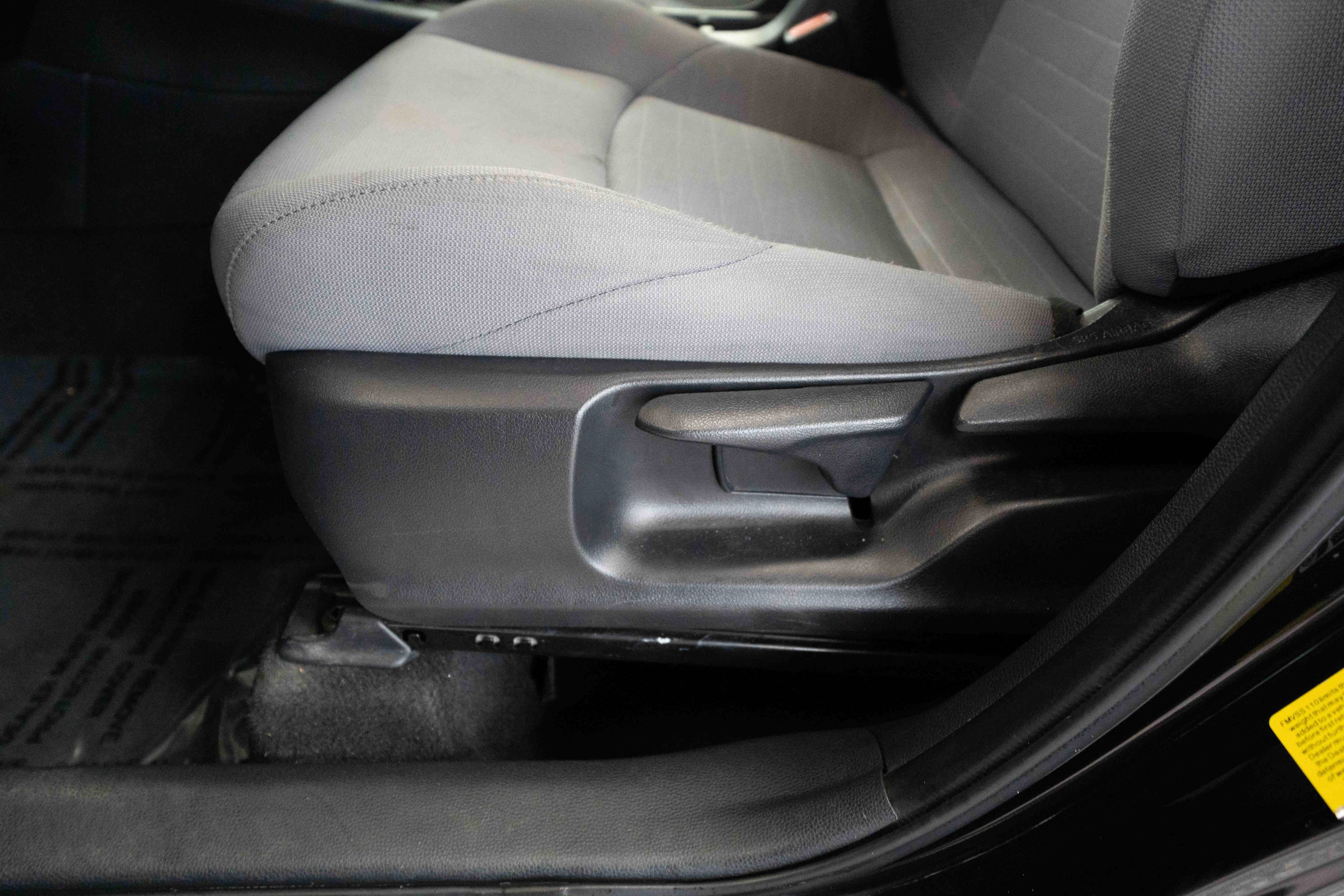 Used 2023 Toyota Corolla Cross SE image 12