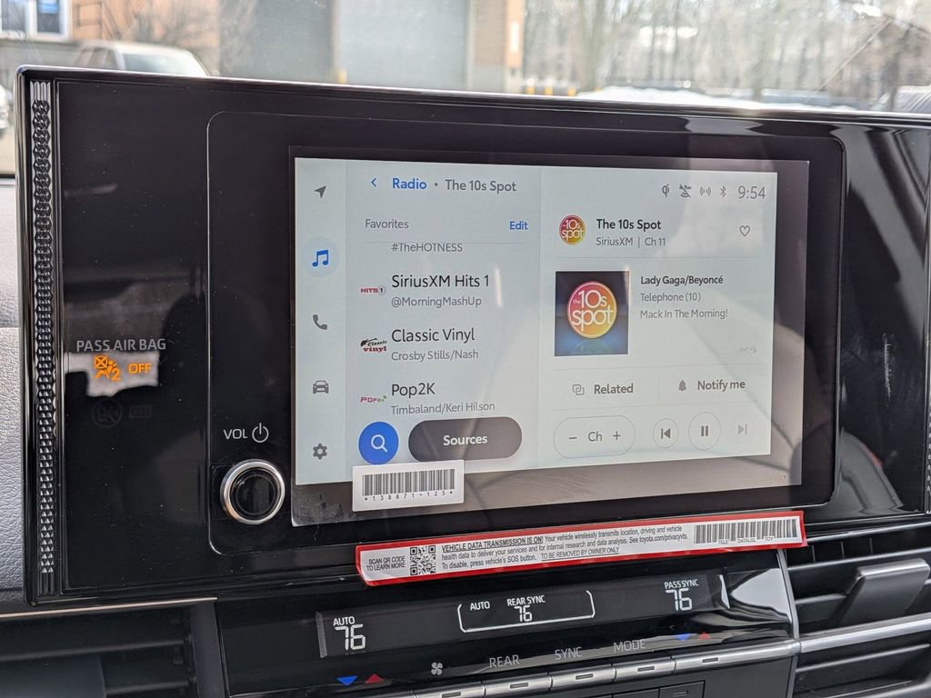 Used 2025 Toyota Sienna LE w/ LE Plus Package image 18