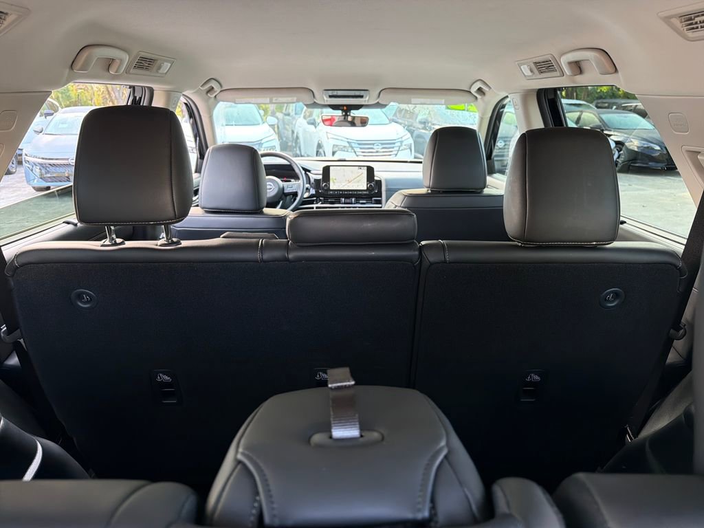Used 2025 Nissan Pathfinder SL AWD/4WD image 36