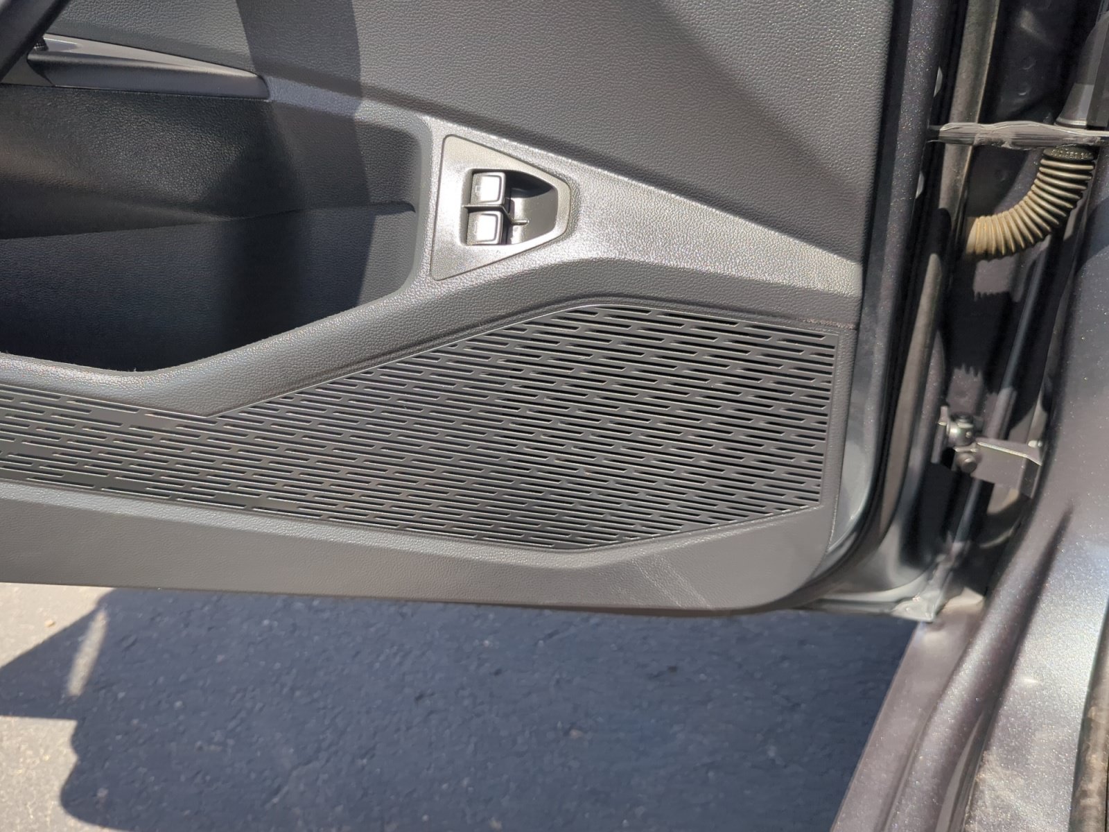 Certified 2023 Volkswagen Jetta SE w/ Panoramic Sunroof Package FWD image 27