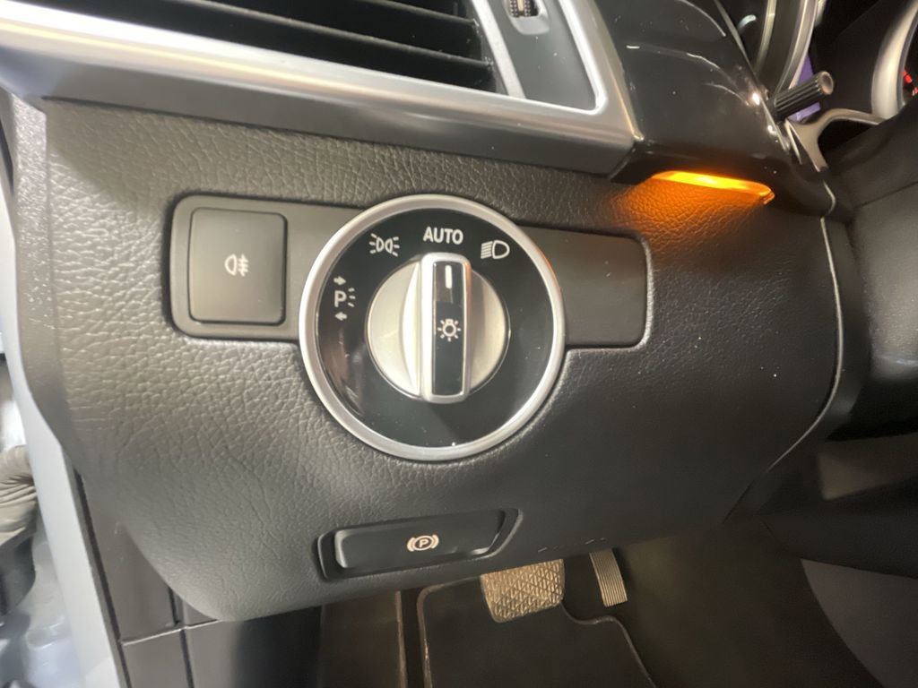 Used 2015 Mercedes-Benz GL 550 4MATIC image 18