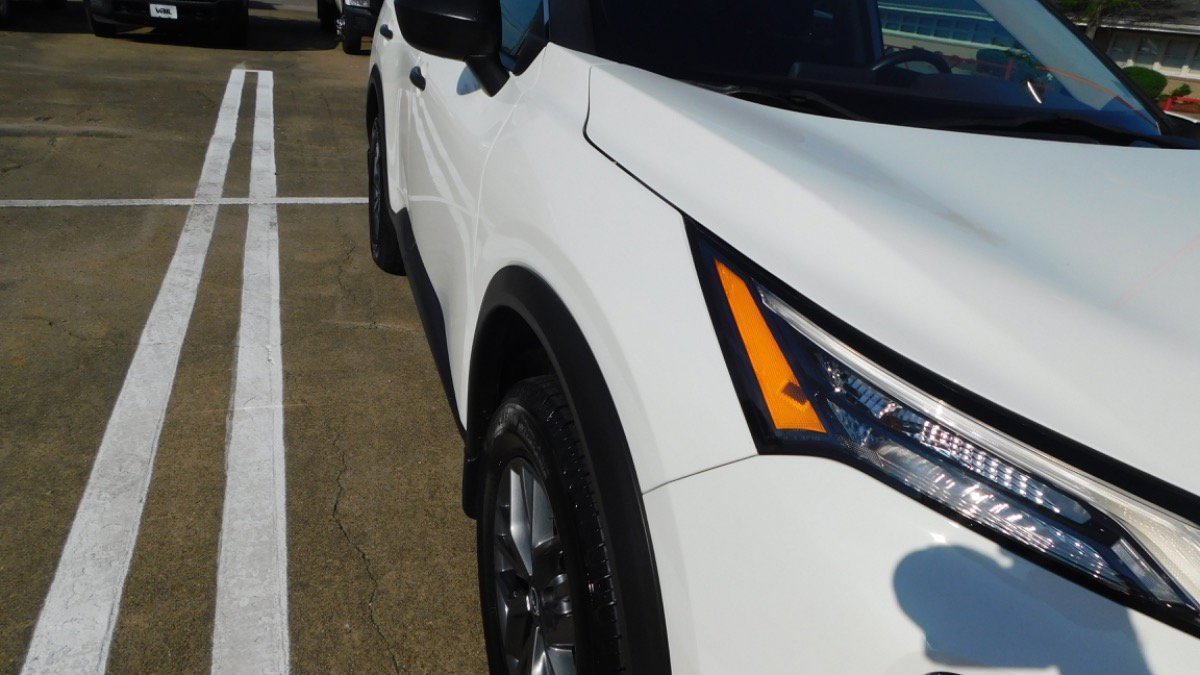 Used 2023 Nissan Rogue S image 6