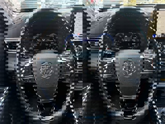 Used 2023 Toyota Highlander Limited image 13