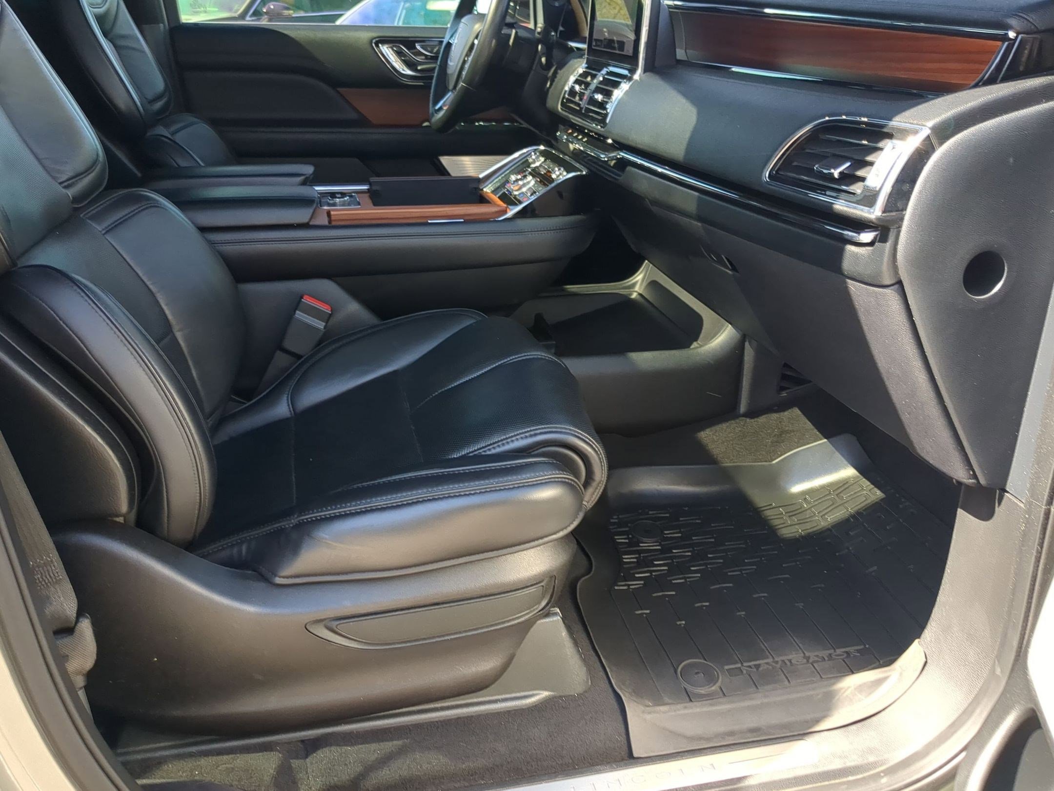 Used 2019 Lincoln Navigator L Reserve image 24