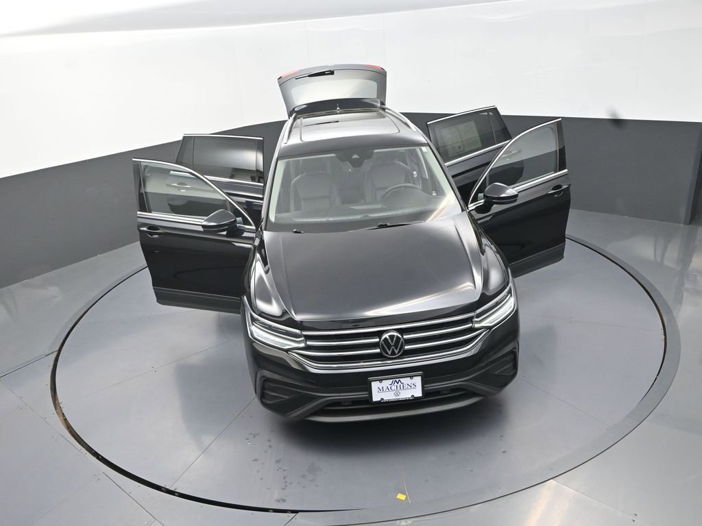 Used 2023 Volkswagen Tiguan SE w/ Panoramic Sunroof Package AWD/4WD image 30