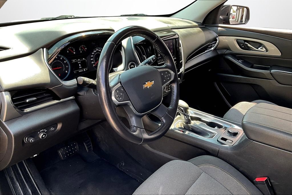 Used 2021 Chevrolet Traverse LT image 17