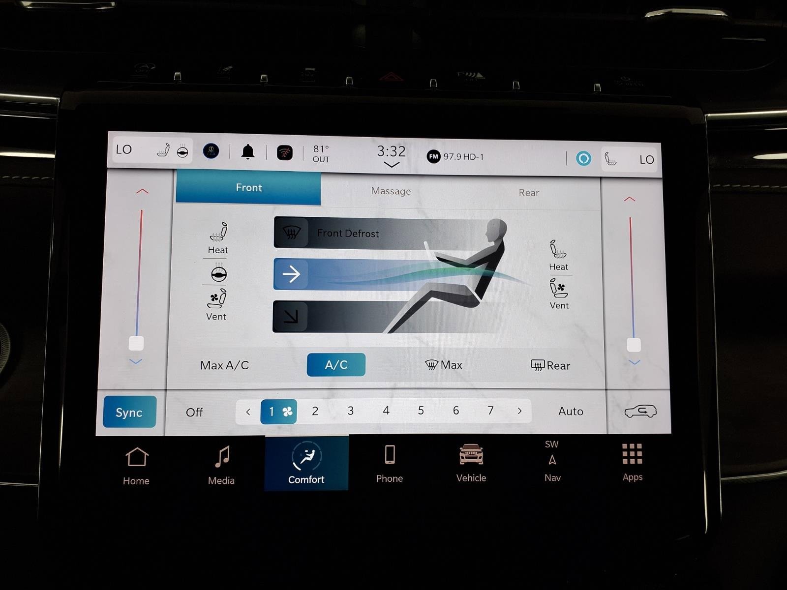 Used 2024 Jeep Grand Cherokee Overland w/ Luxury Tech Group IV image 12