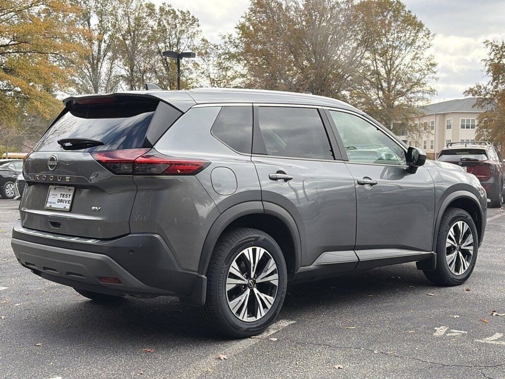 Used 2023 Nissan Rogue SV w/ SV Premium B Package image 5